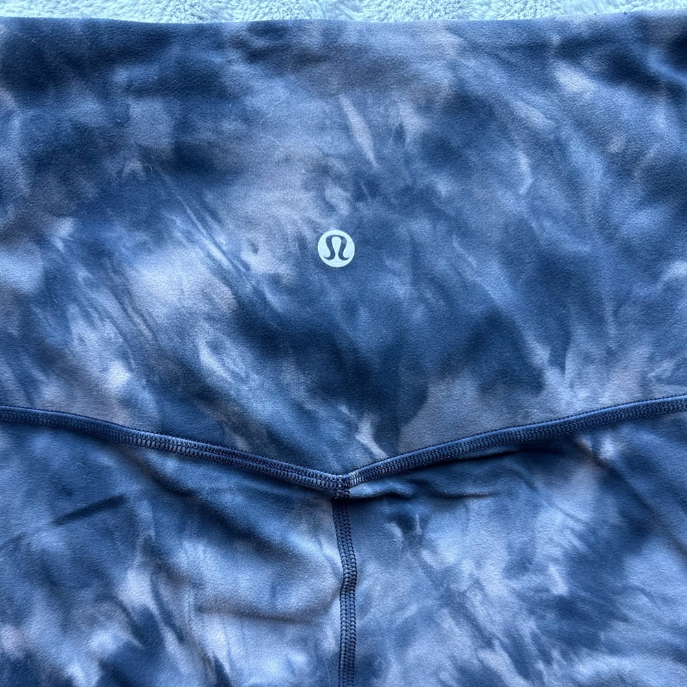 Lululemon Tie-Dye Leggings Size 10 - Picture 4 of 7